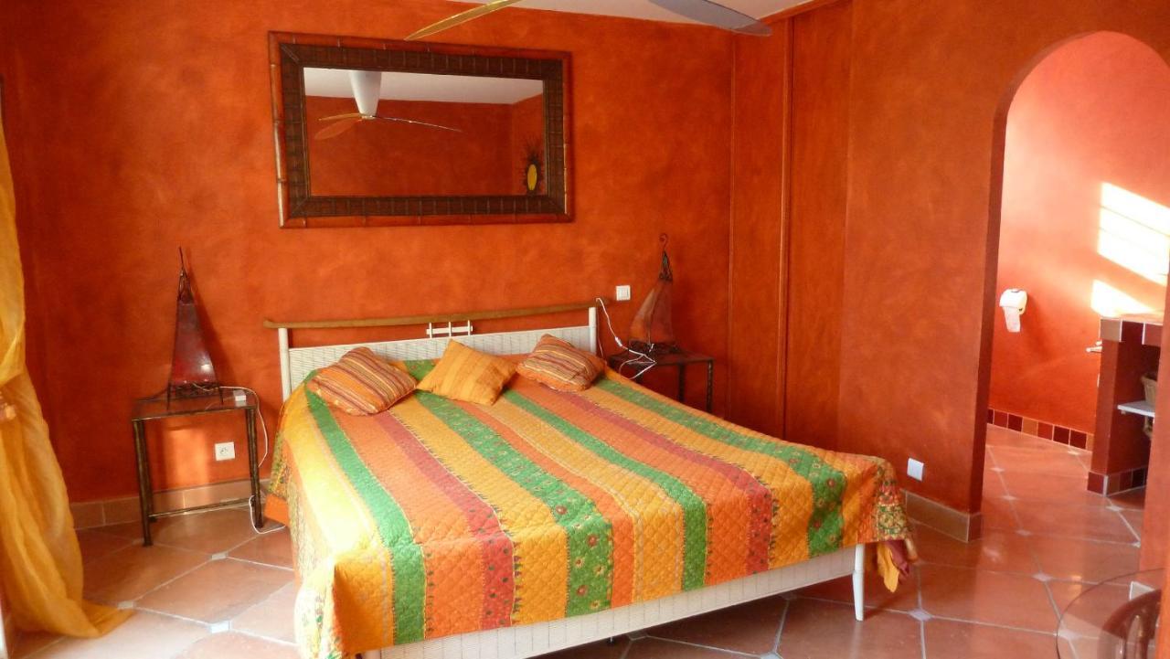 Les Cigalous Bed and Breakfast Restinclieres Eksteriør billede