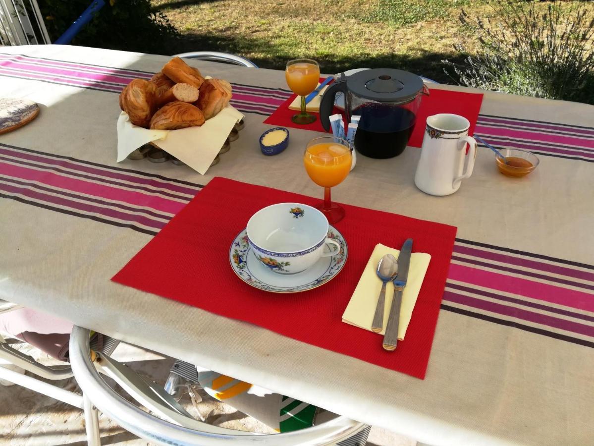Les Cigalous Bed and Breakfast Restinclieres Eksteriør billede